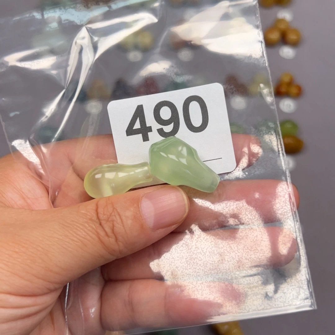 未镶嵌蛇纹石玉颈饰赵*南