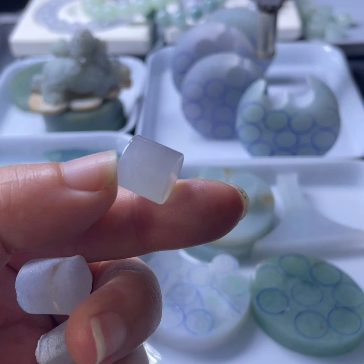 悠***悠未镶嵌定制翡翠珠子包工