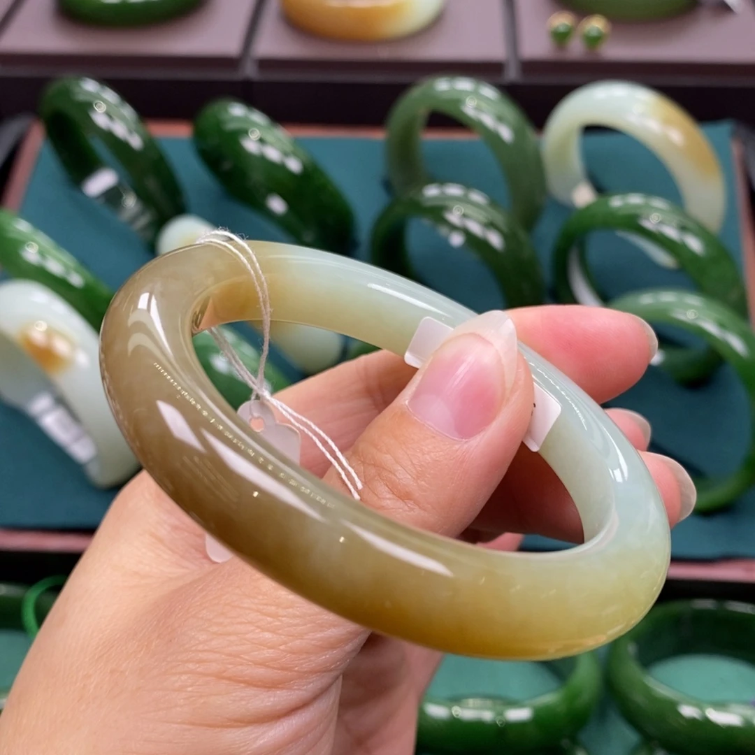 和田玉（糖玉）未镶嵌手镯