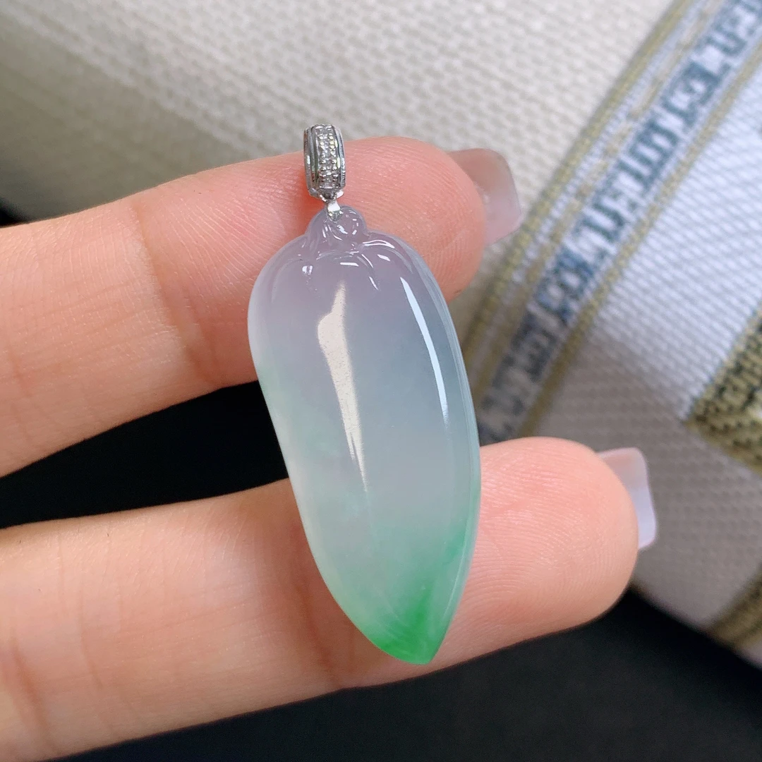 缅甸天然A货翡翠镶嵌18k金冰种飘绿福瓜吊坠气质36*13*5.2