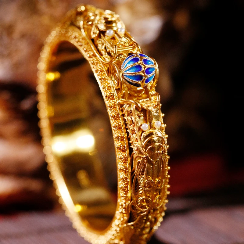 非遗技艺 花丝镶嵌双龙镯