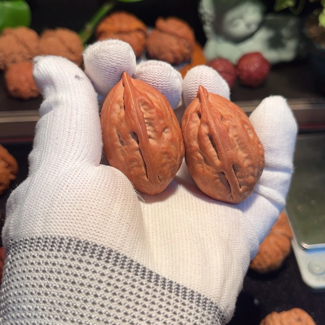 【闪购商品】文玩核桃把件一抹红