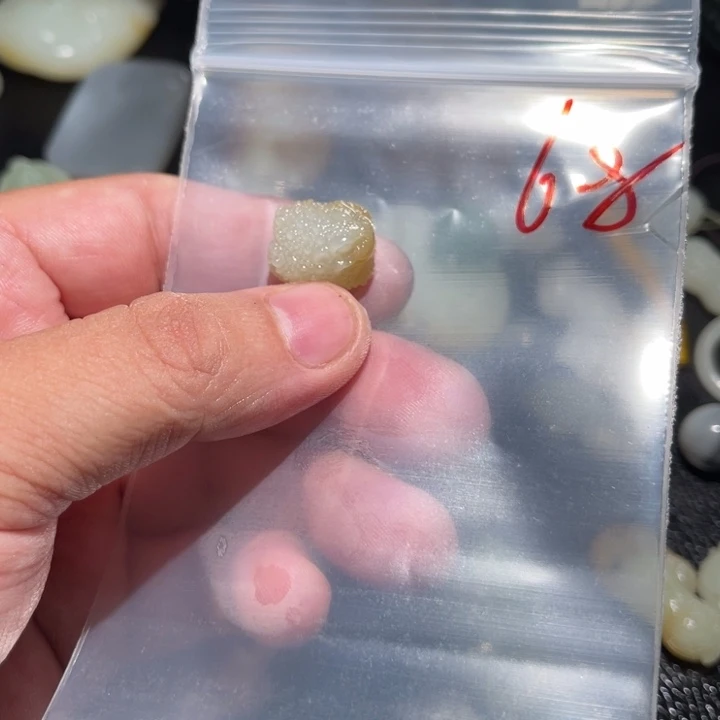 ****凯和田玉未镶嵌颈饰