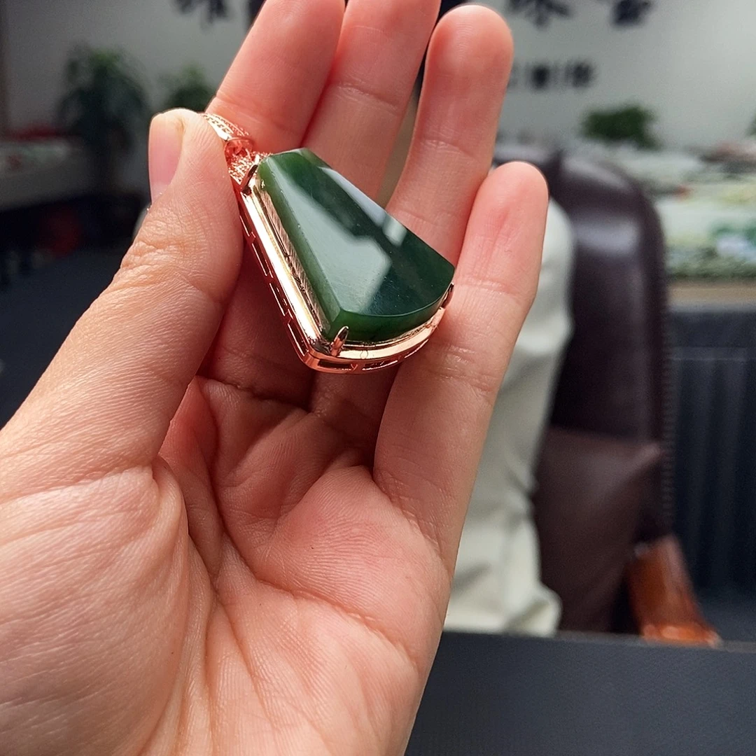 和田玉未镶嵌颈饰颜色多样性发拍一发一