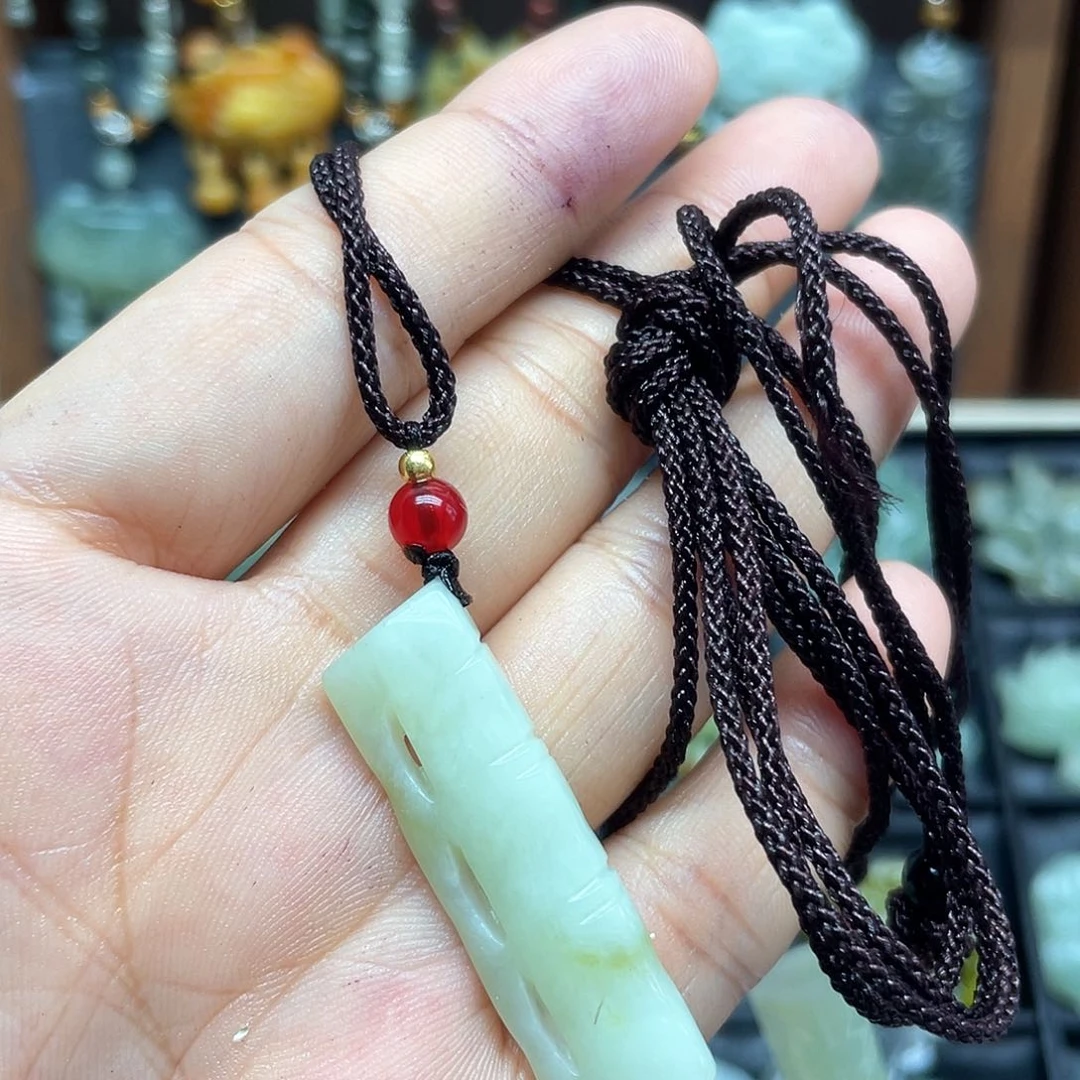 蛇纹石玉未镶嵌颈饰