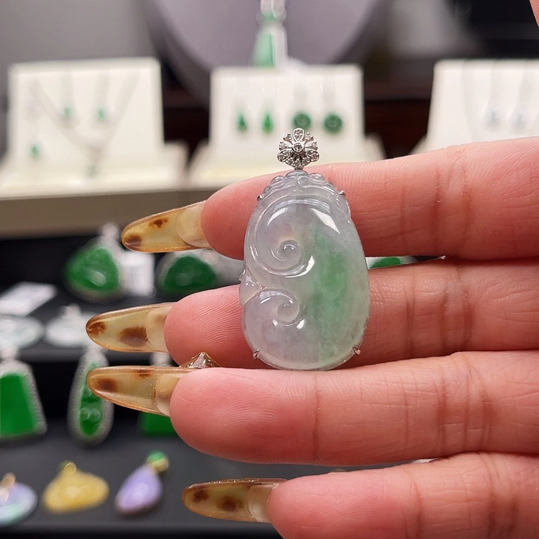 翡翠18K金镶嵌颈饰