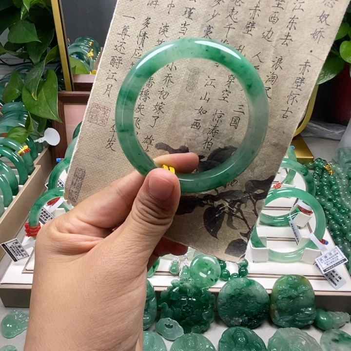 石英质玉手镯未镶嵌
