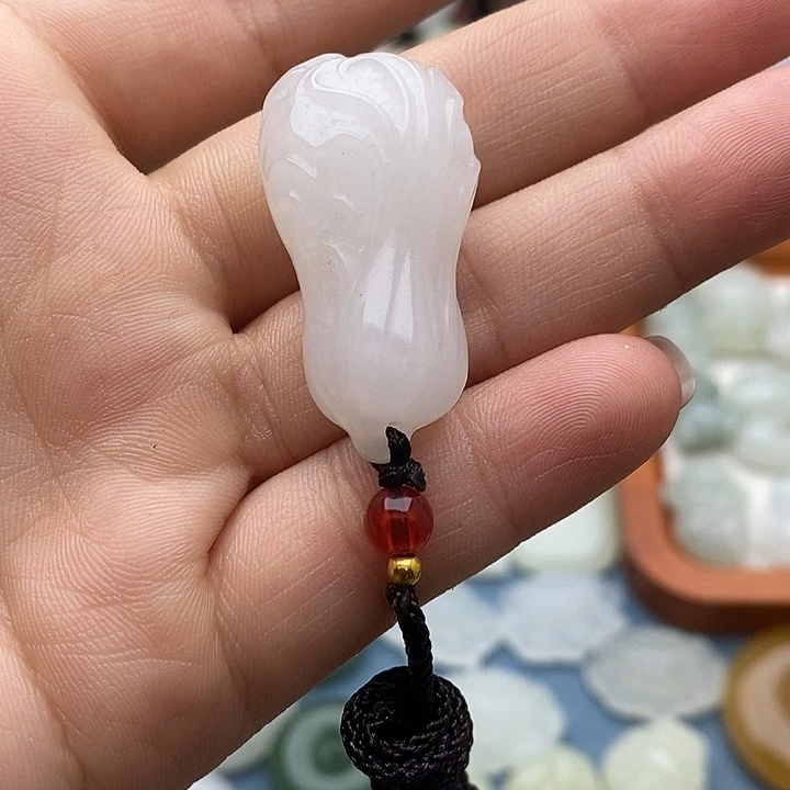 翡翠未镶嵌颈饰?***乐