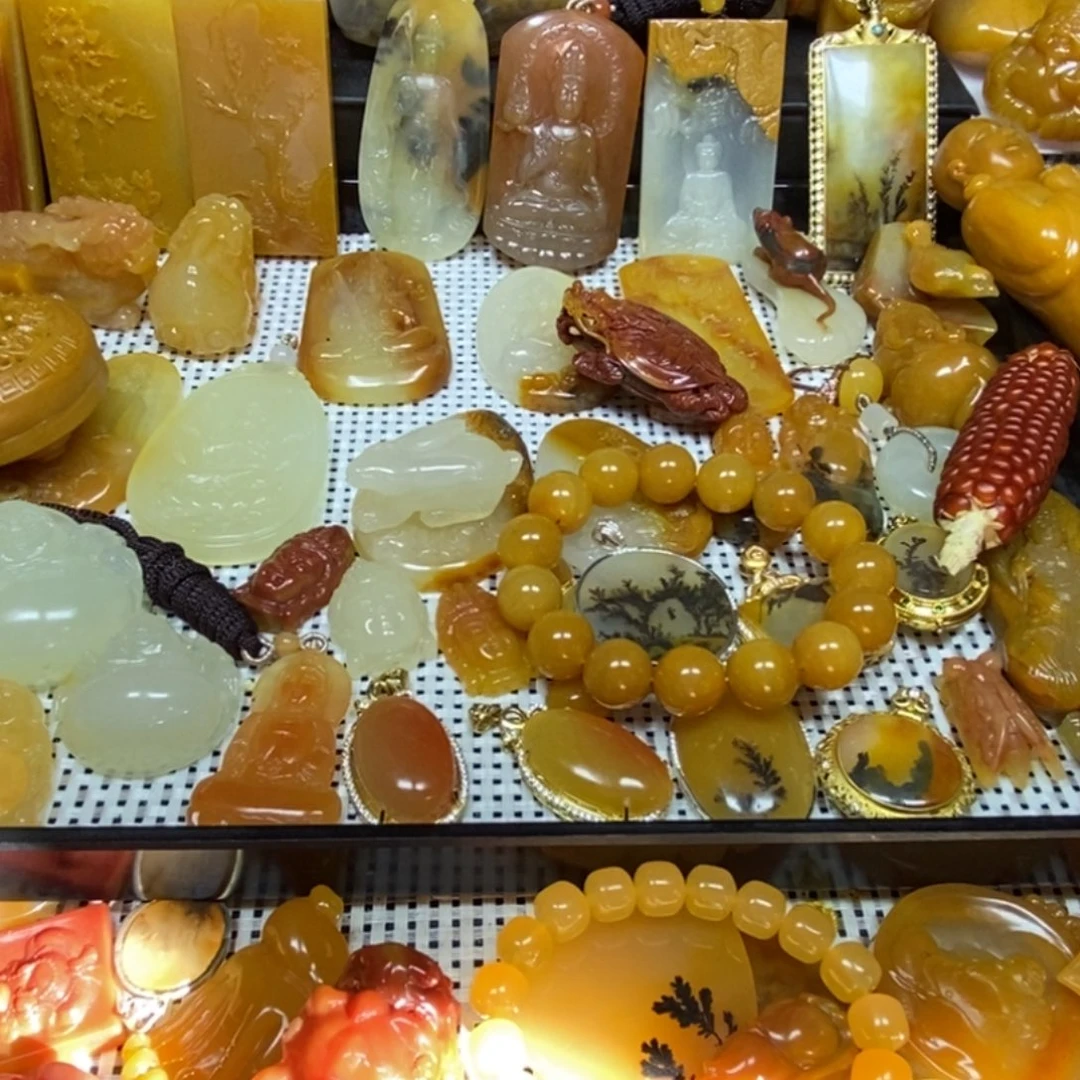 石英质玉（黄龙玉）合金颈饰