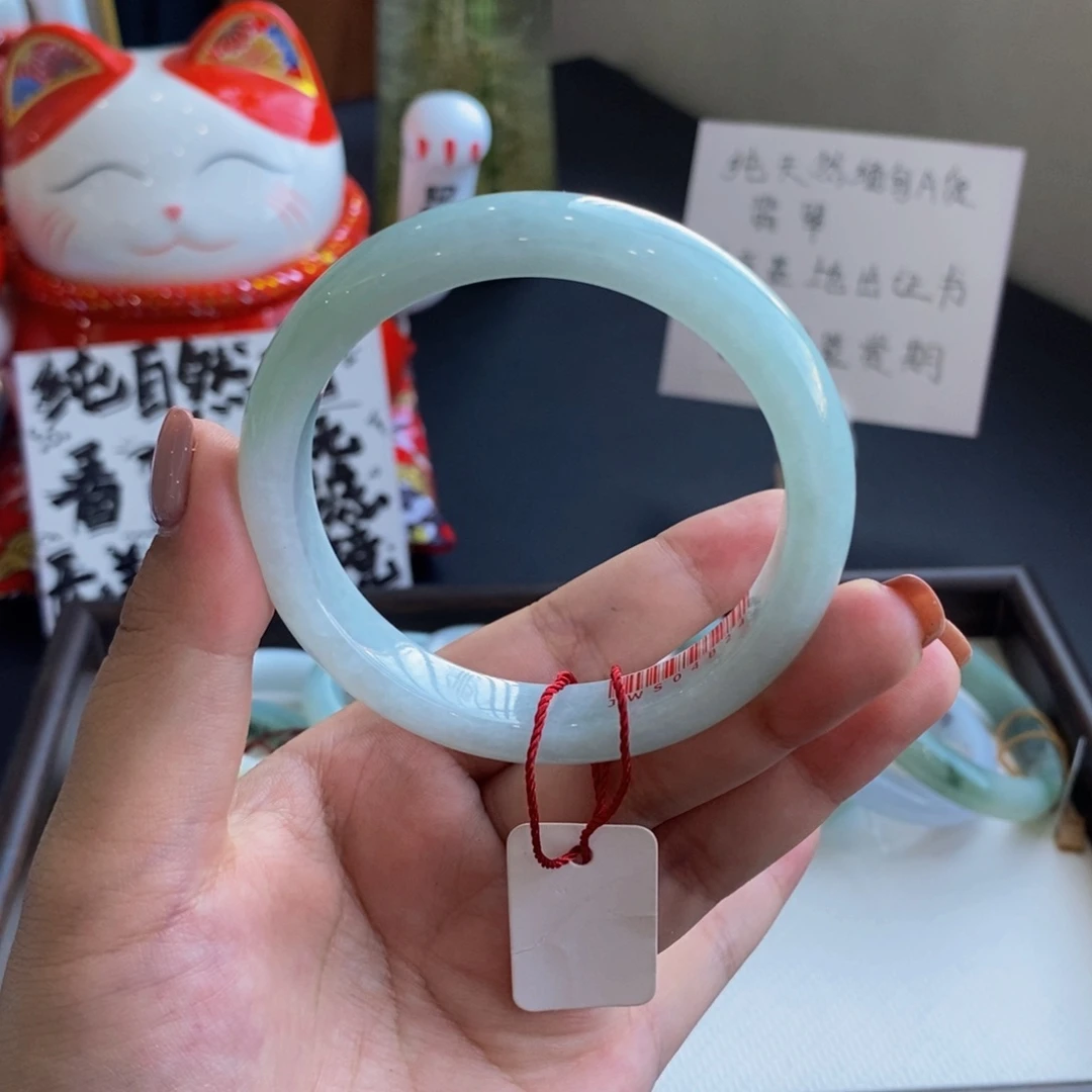 翡翠未镶嵌手镯5.