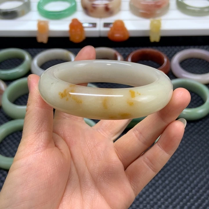 石英质玉未镶嵌手镯