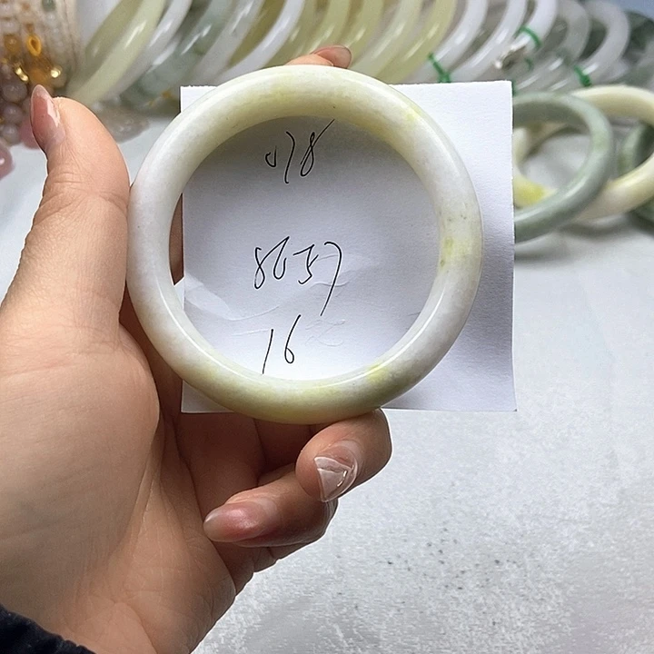 石英质玉未镶嵌手镯