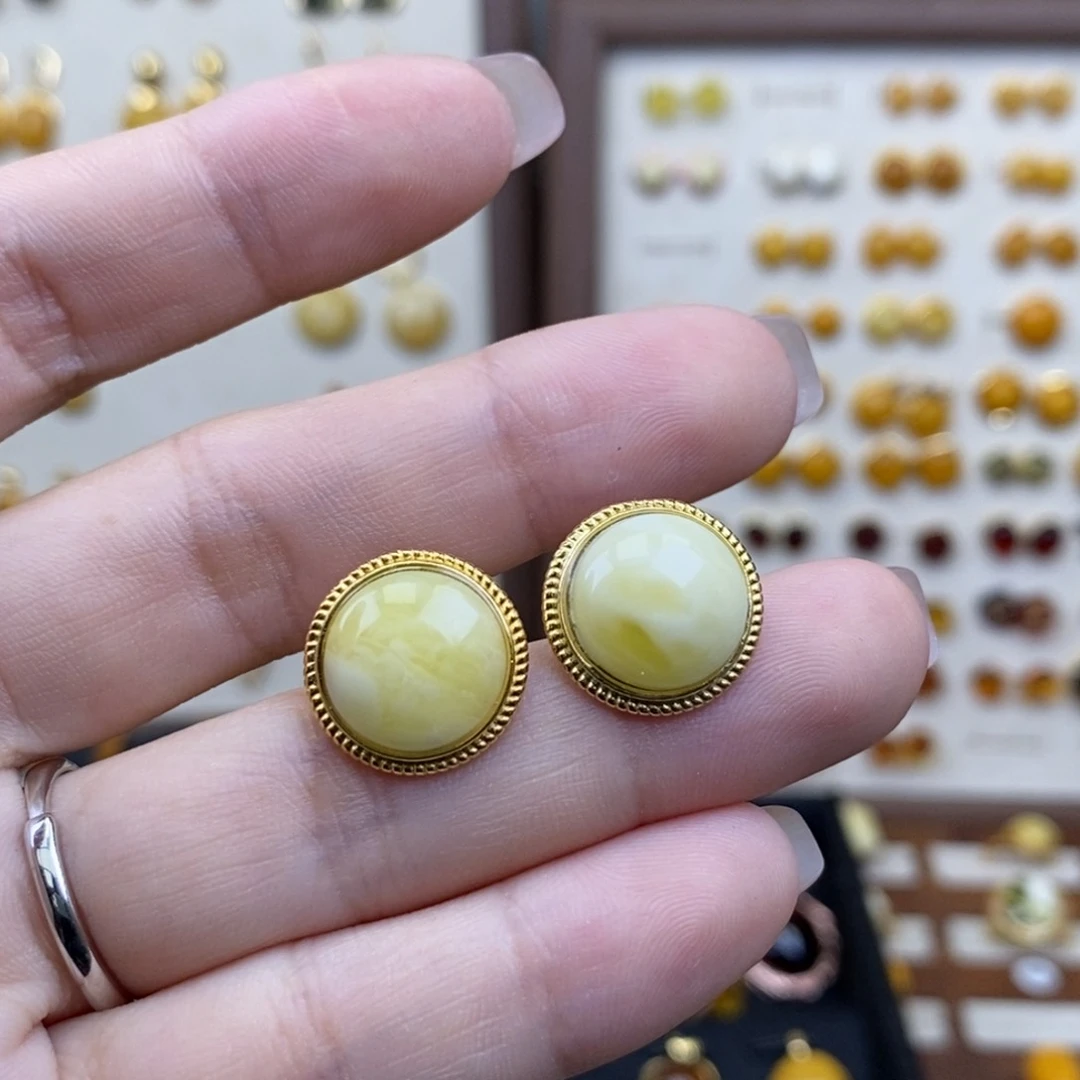 裸石琥珀未镶嵌成品