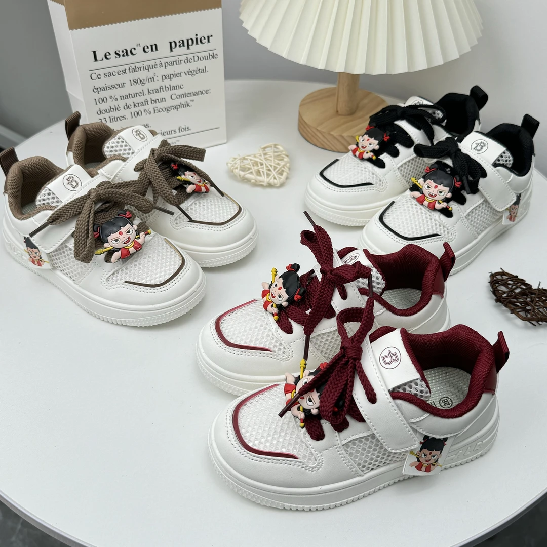 哪吒儿童运动鞋2025夏季新款透气女童网鞋男童板鞋休闲老爹鞋