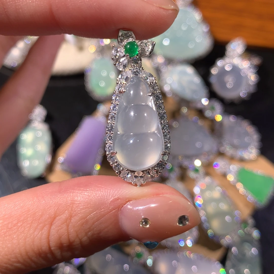 ***迪翡翠银S925镶嵌颈饰