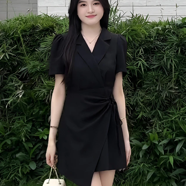 法式赫本风短袖西装连衣裙2024新款女收腰显瘦气质V领设计感a字裙
