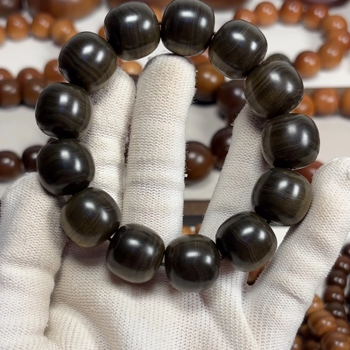 Y***阳檀香木1718老山檀水阴沉奶香