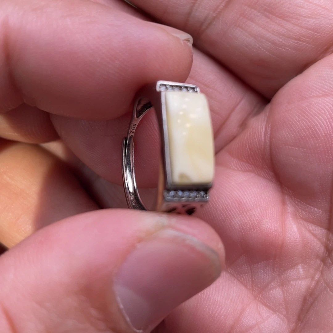 蜜蜡颈饰银S925镶嵌蜜蜡戒指