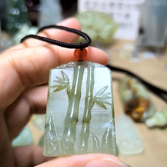 蛇纹石玉未镶嵌颈饰