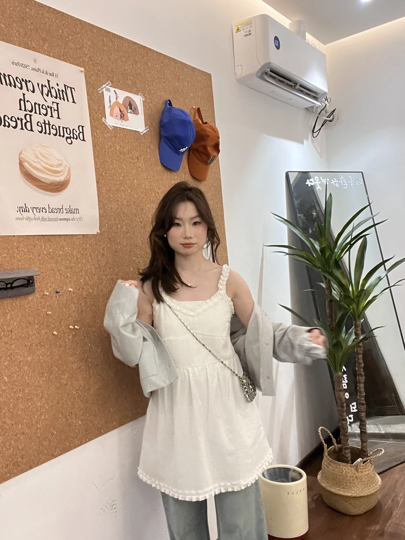 F·【艾莎】早春重工可叠穿的压褶花边V领吊带裙