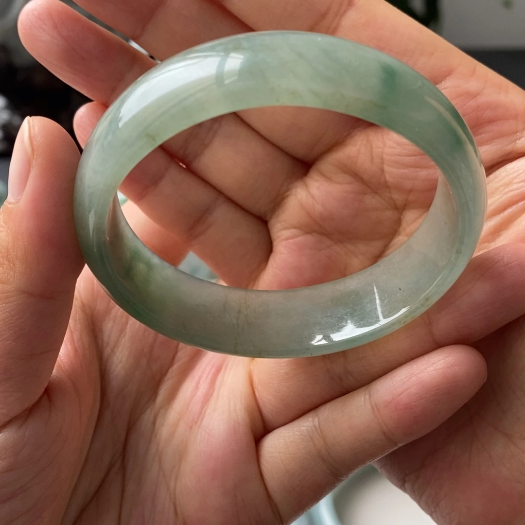翡翠手镯未镶嵌天然