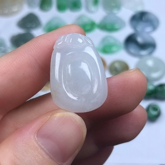 颈饰未镶嵌翡翠福贝