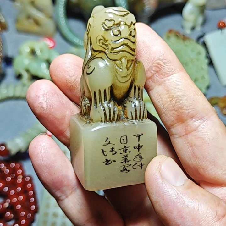 颈饰未镶嵌透闪石质玉