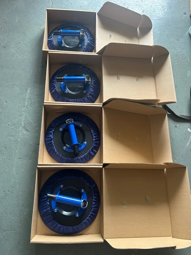 左氏12寸大吸盘直径305，玻璃最大平面吸力1400斤推荐1100斤使用。