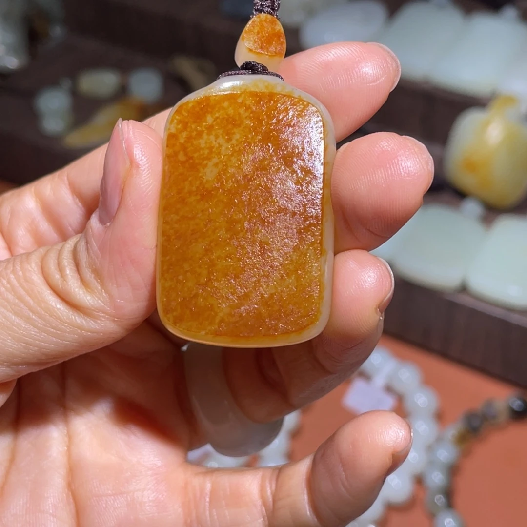 和田玉（糖玉）未镶嵌颈饰