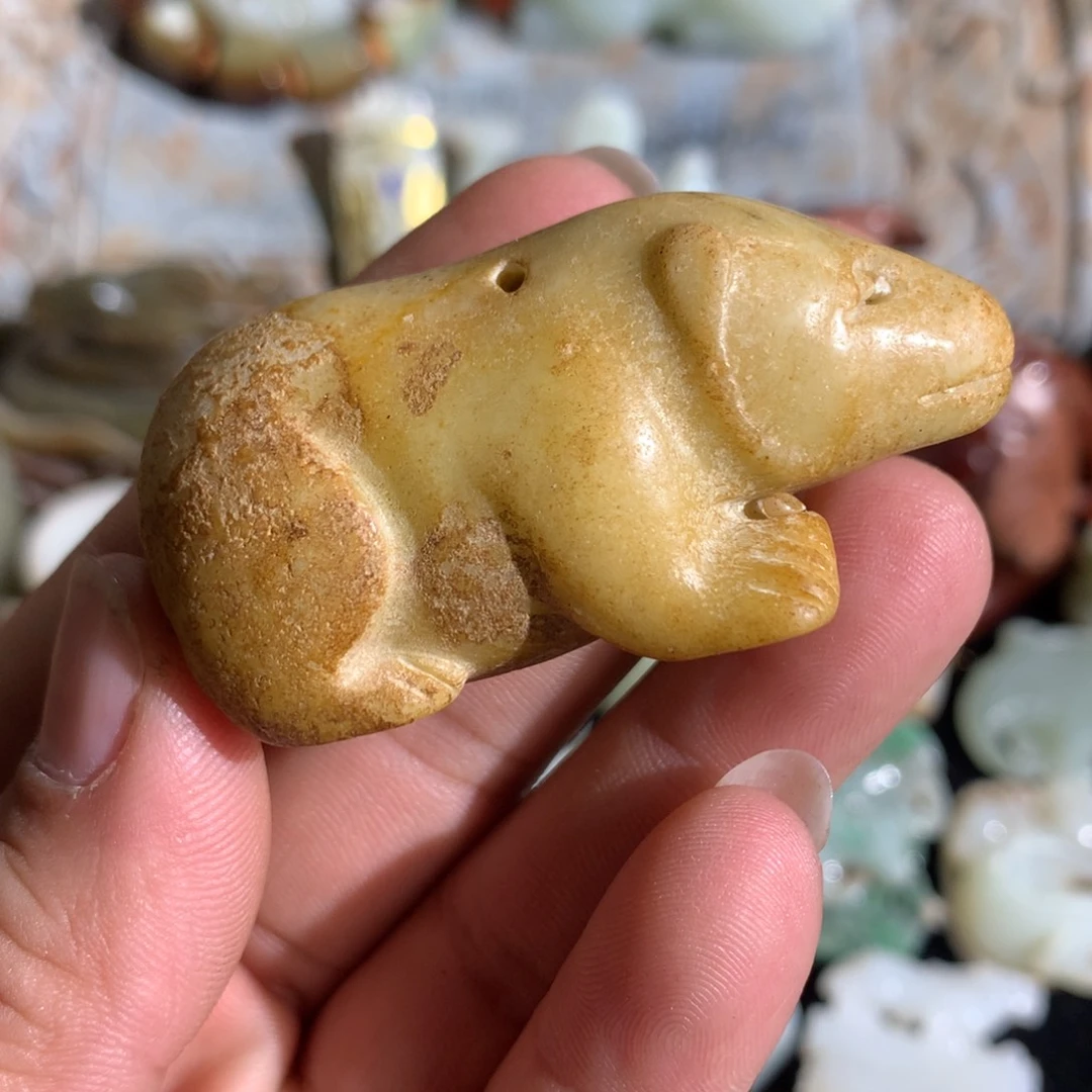 透闪石质玉未镶嵌颈饰