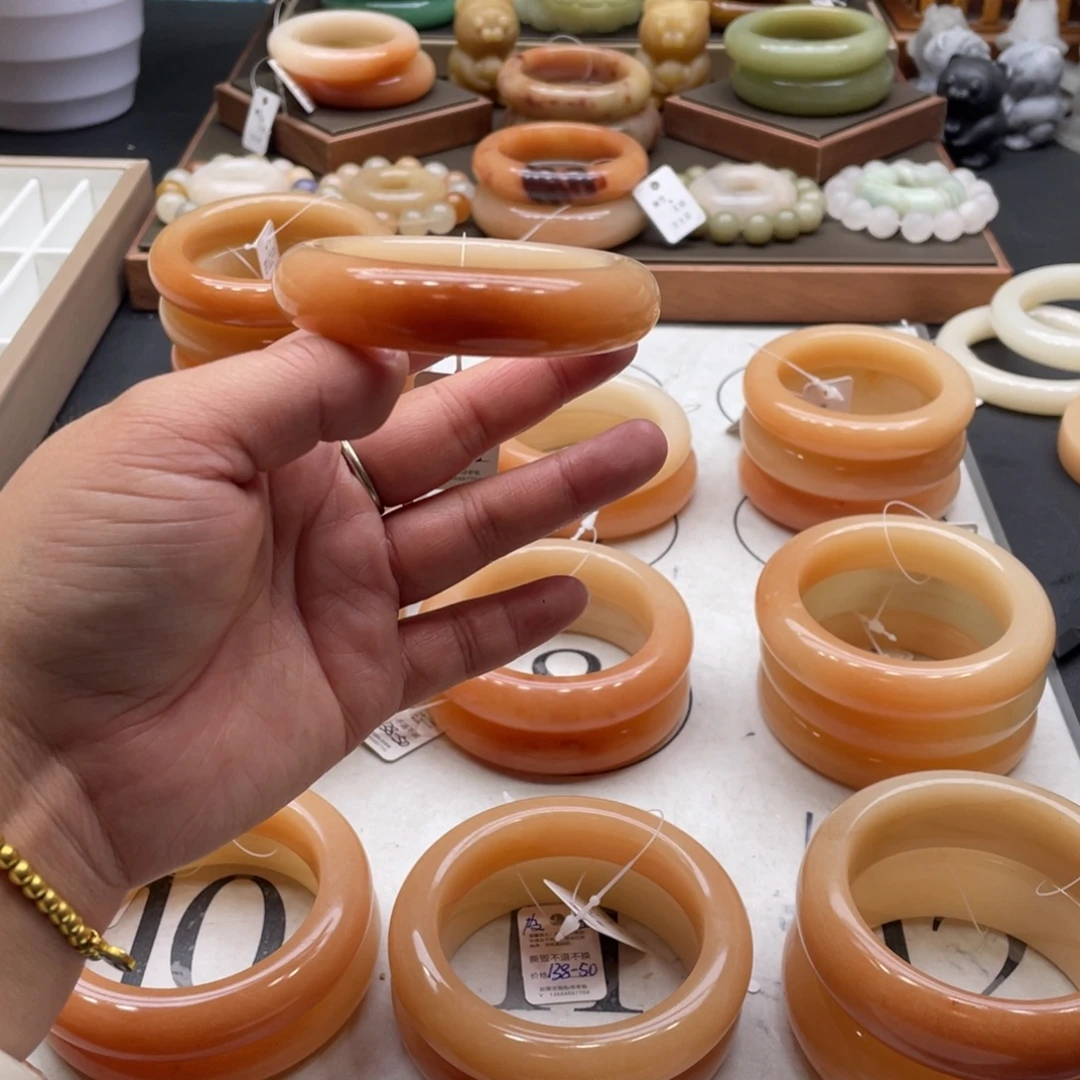 慧***呀石英岩玉未镶嵌手镯