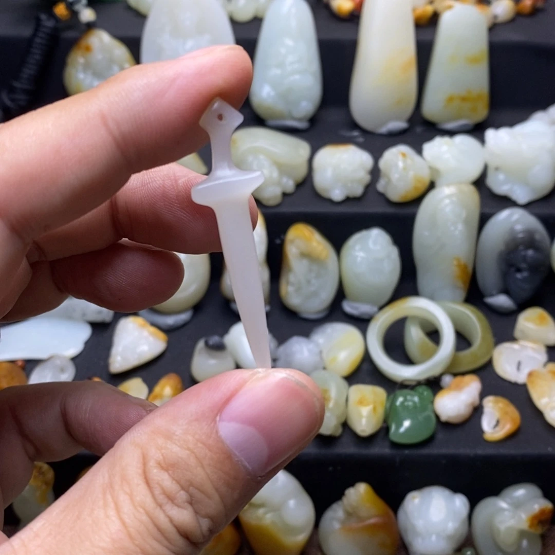 和田玉未镶嵌挂件