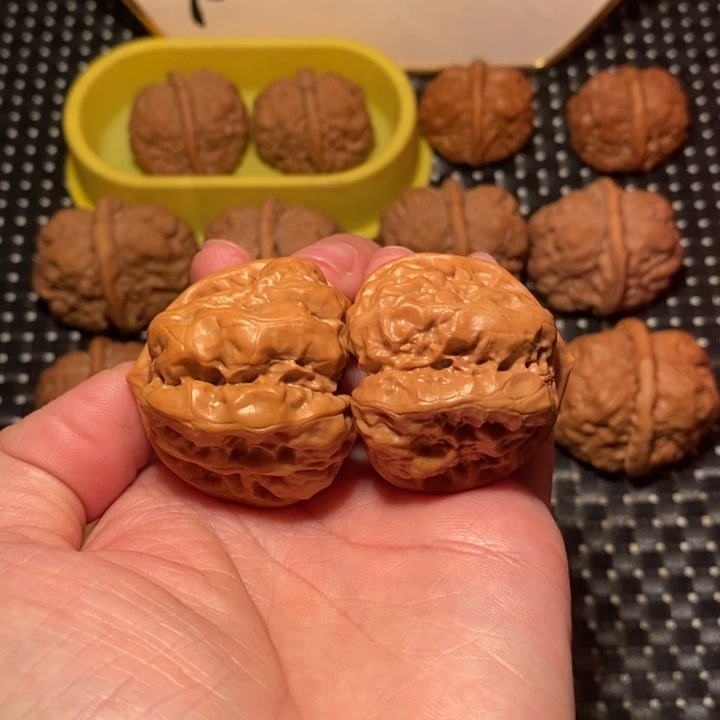 文玩核桃把件四深开八腿三角暴力箭毒蛙