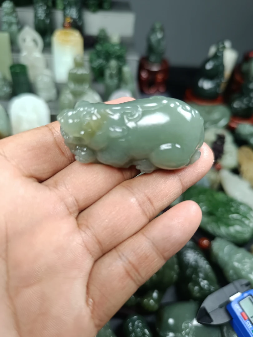 和田玉且末料貔貅把件