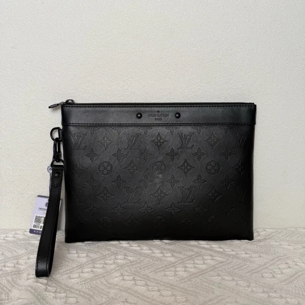 99新 LouisVuitton/路易威登 97新/4454芯片款黑色全皮压纹手拿包