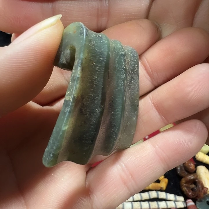 透闪石质玉未镶嵌挂件