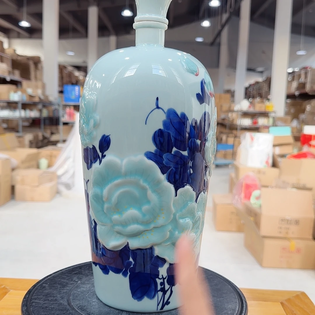 5斤装青花牡丹酒瓶1个
