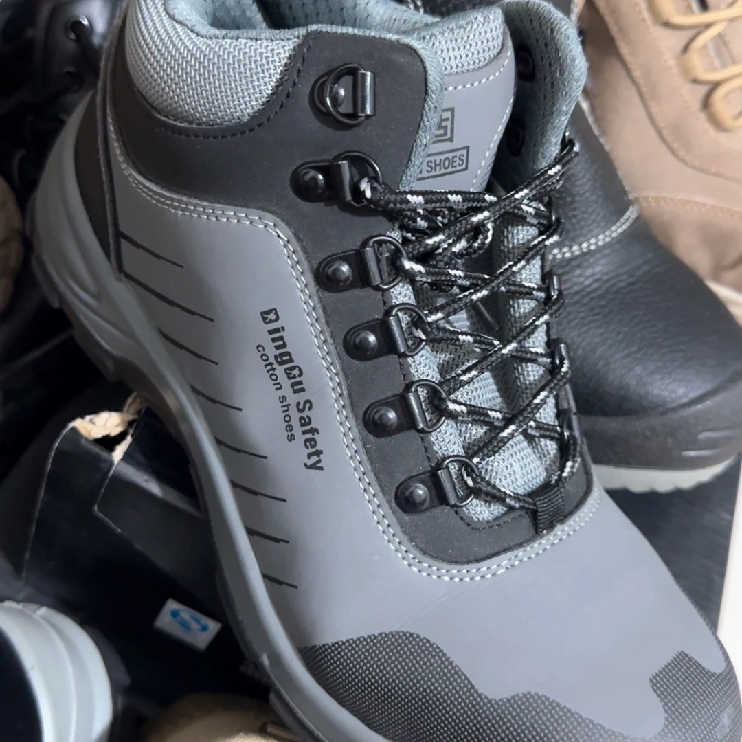 42码灰皮中高帮靴