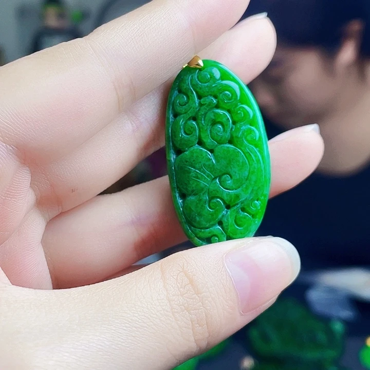 翡翠未镶嵌颈饰多样性
