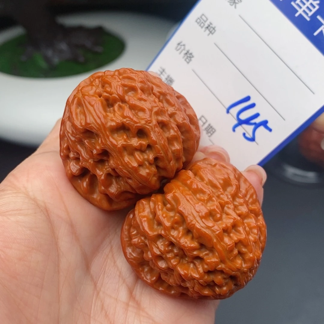 文玩核桃把件40三角白145