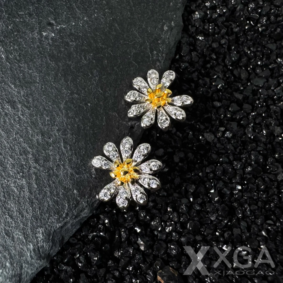 铜合金合成锆石耳饰 925银针碎花瓣雏菊耳钉满钻轻奢小众时尚精致