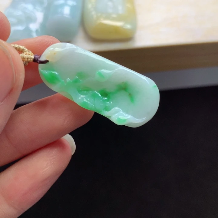 翡翠未镶嵌颈饰吊坠