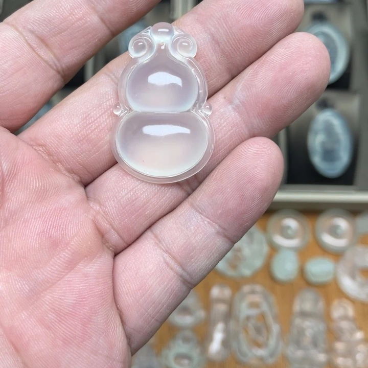 秋***朗未镶嵌岫玉吊坠(赠链)