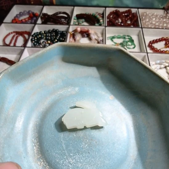 东陵石未镶嵌手把件