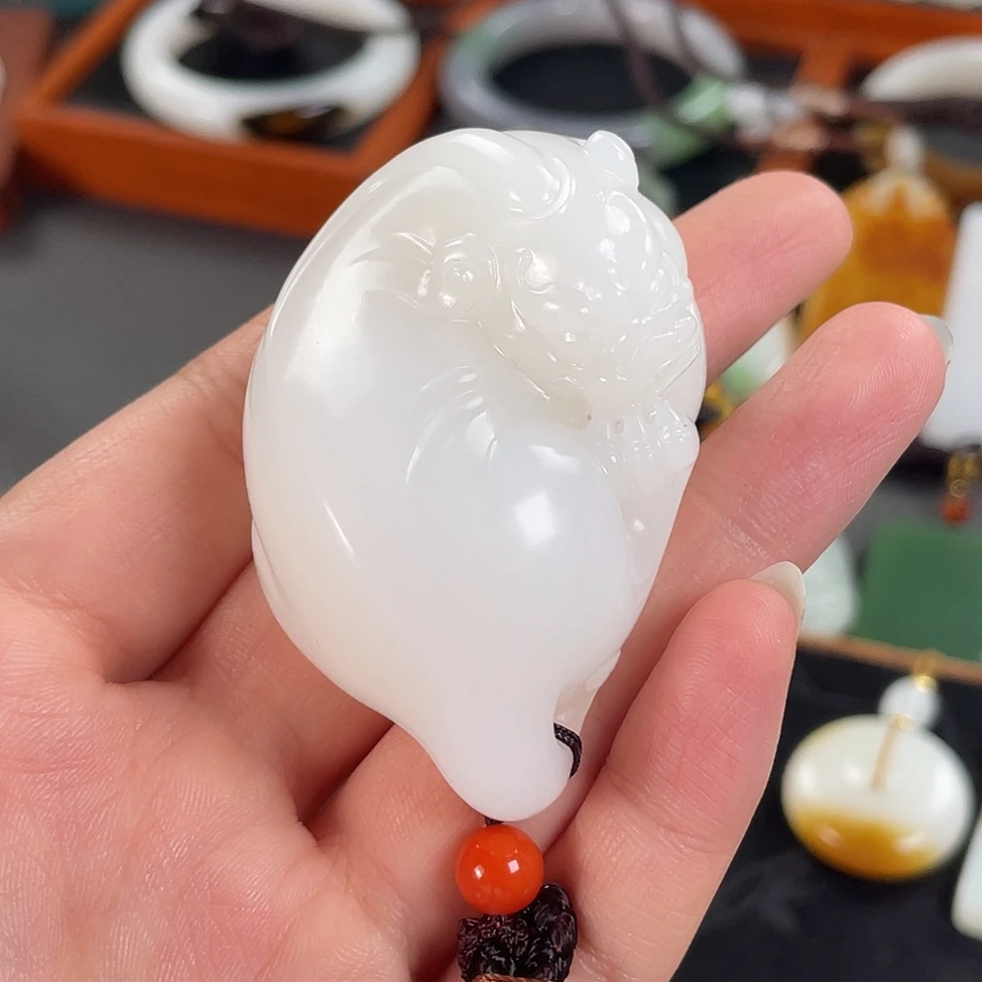 和田玉未镶嵌把件