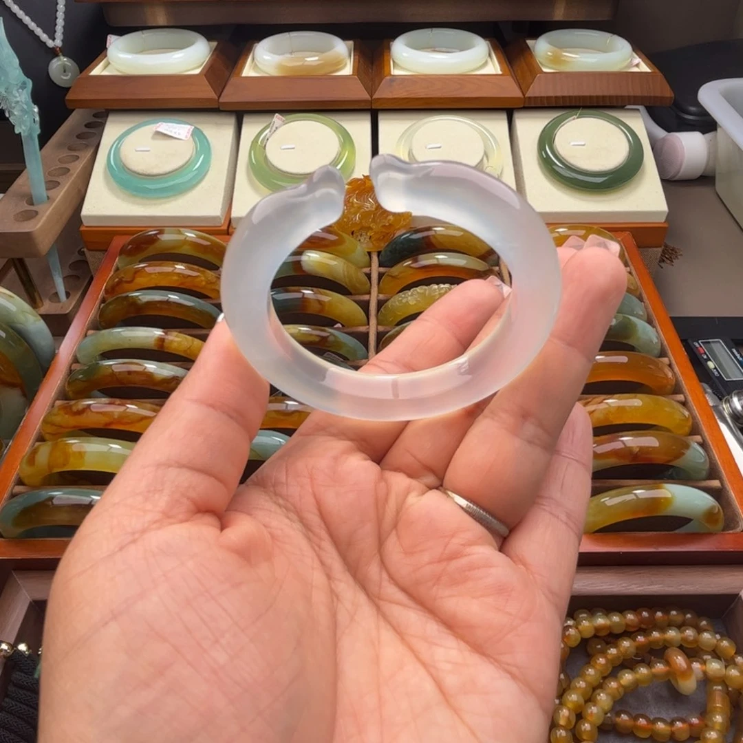 蛇纹石玉未镶嵌手镯