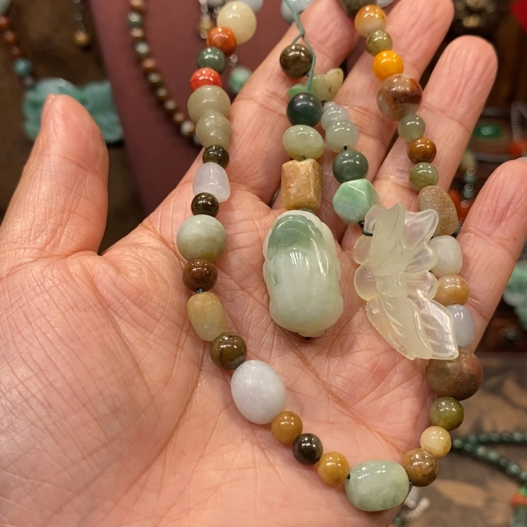 翡翠吊坠(赠链)未镶嵌