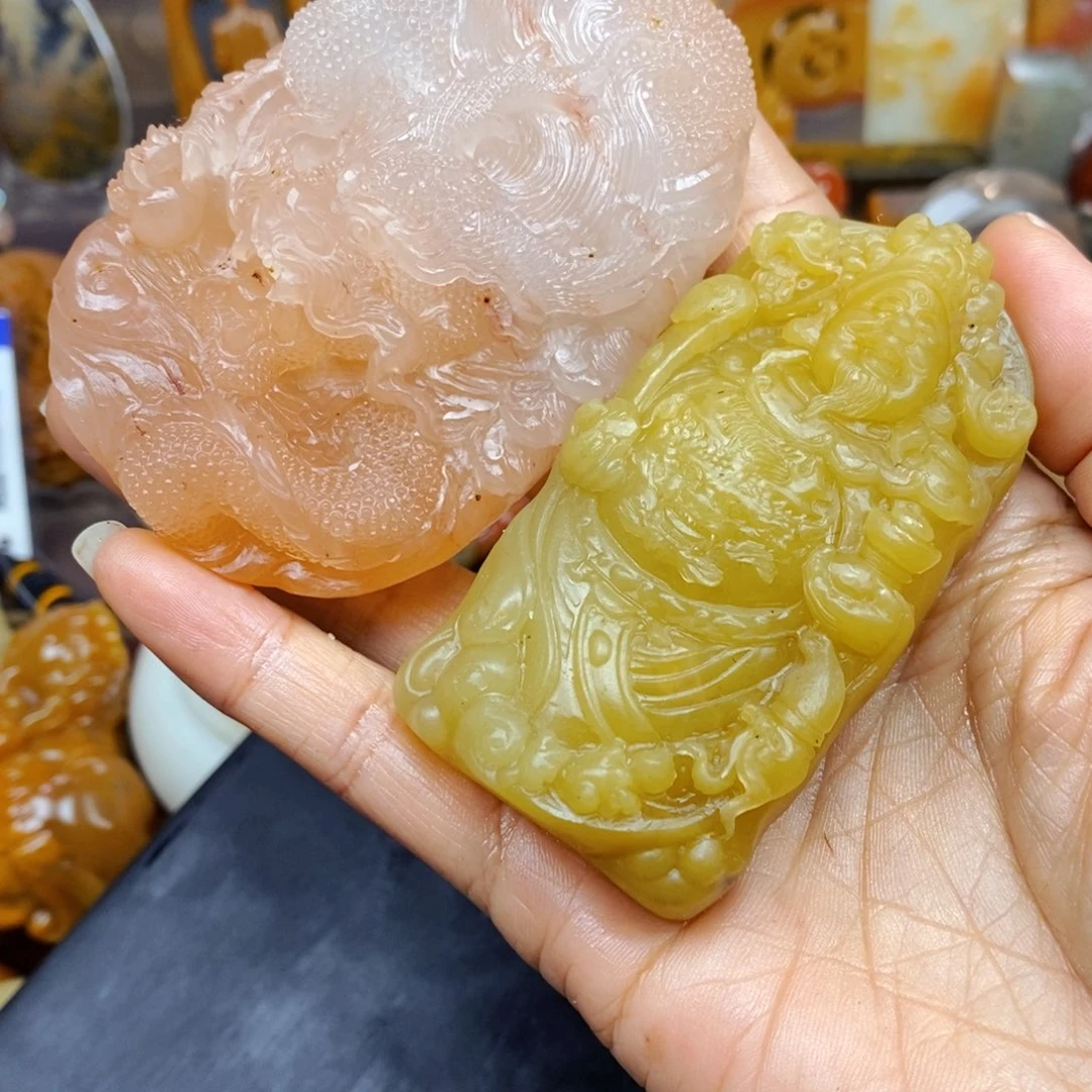 石英质玉（黄龙玉）颈饰9K金镶嵌