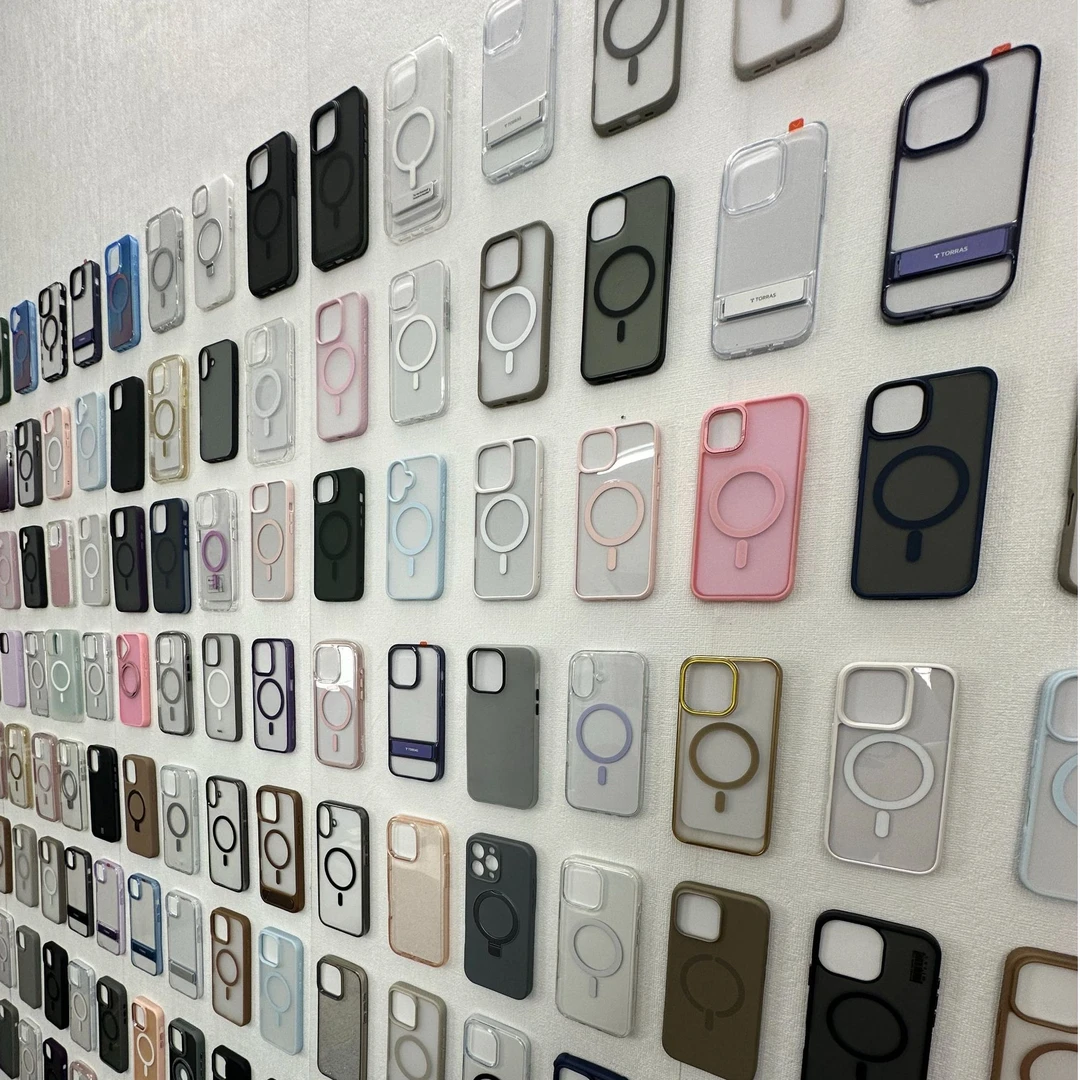 一组苹果高端品牌手机壳适用于iPhone16promax磁吸15promax防摔14