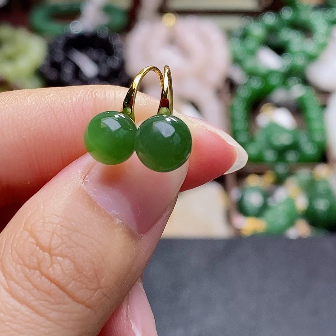 和田玉未镶嵌颈饰碧玉银耳钉